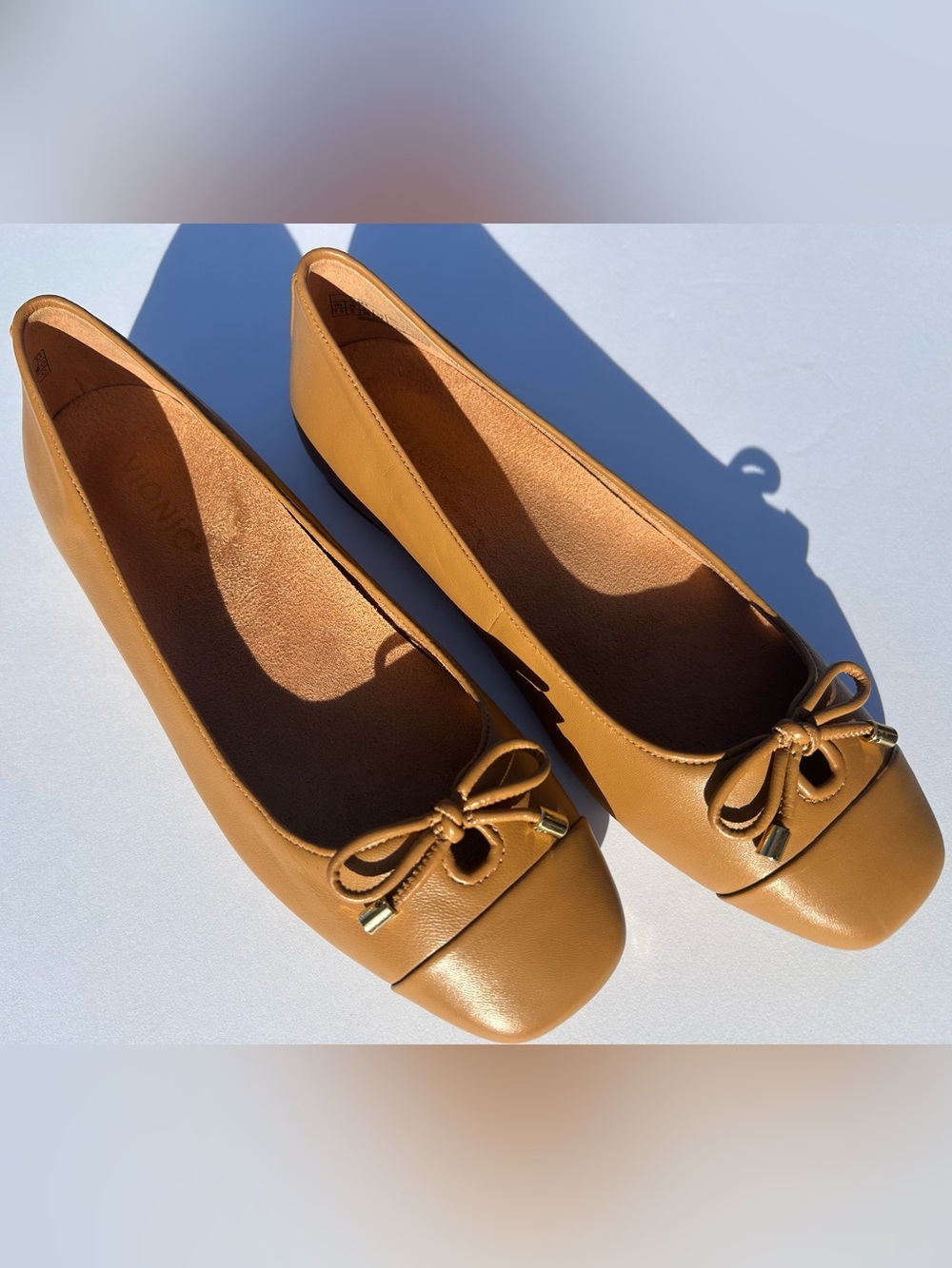 NWT🌷Vionic Tan Ballet Flats with Neutral Caped Toe & Bow